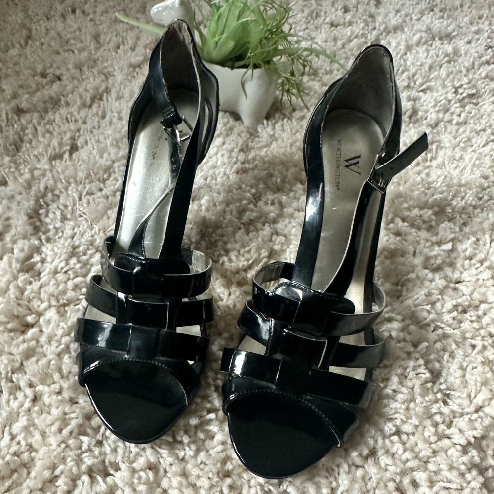 Worthington women’s black faux leather peep, toe high heel shoes. Size 1…